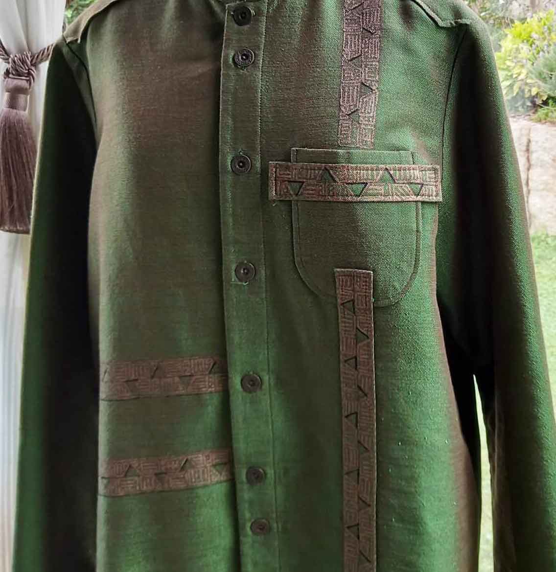 camisa de hombre verde en tela africana